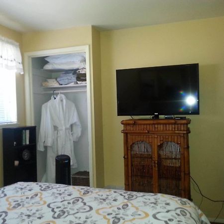 Secret Garden Bed And Breakfast ทาโคมา ภายนอก รูปภาพ