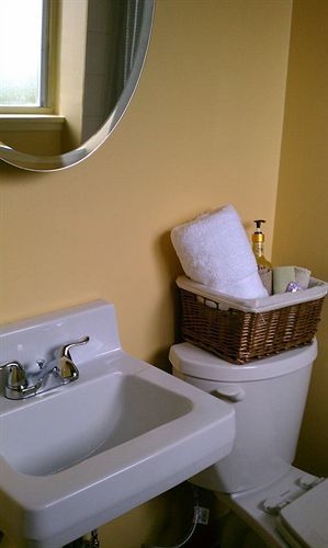 Secret Garden Bed And Breakfast ทาโคมา ภายนอก รูปภาพ