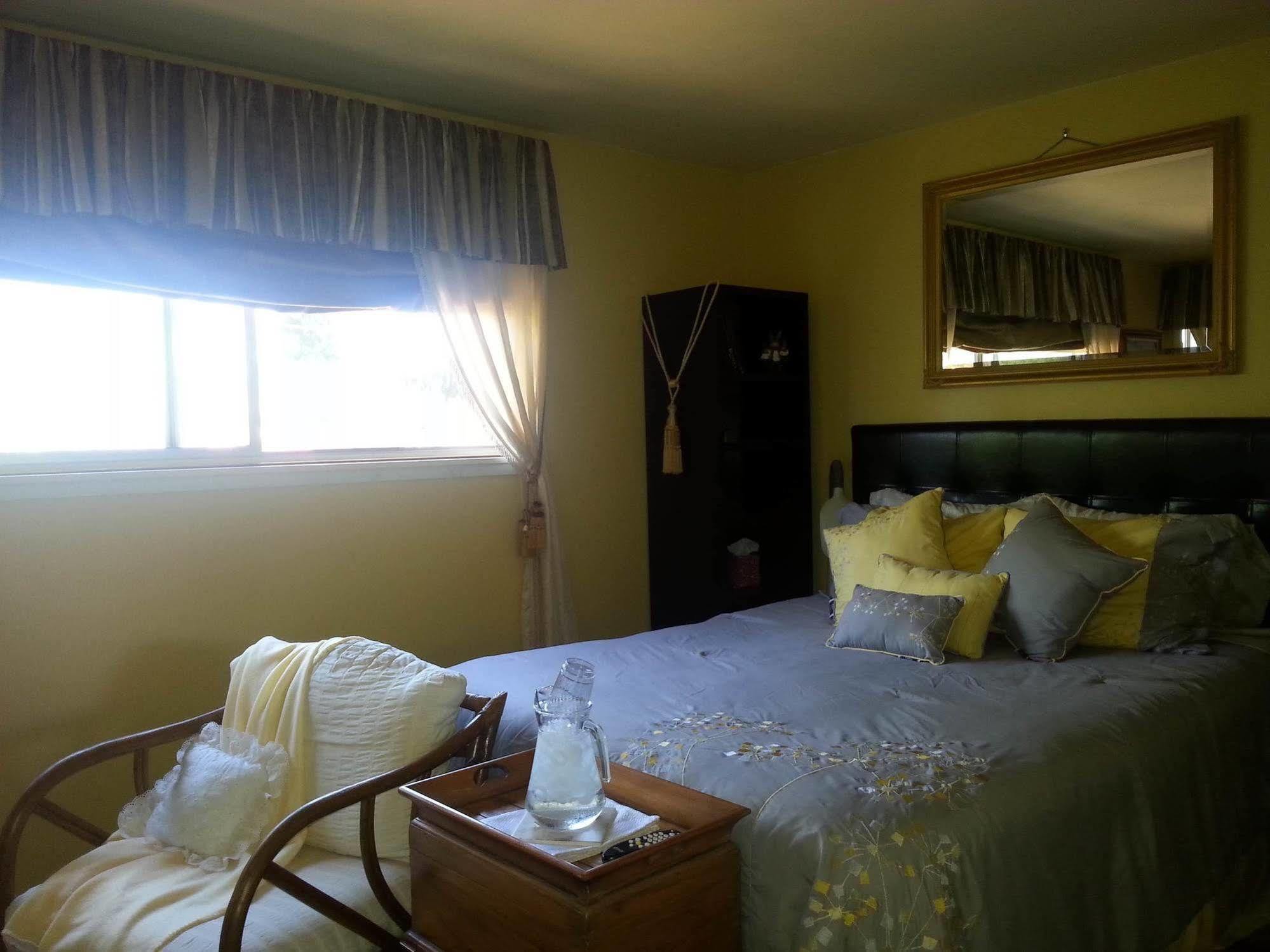 Secret Garden Bed And Breakfast ทาโคมา ภายนอก รูปภาพ
