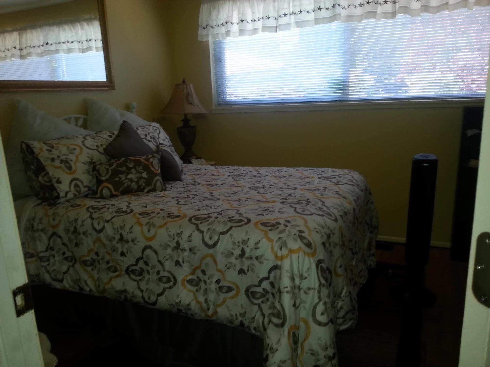 Secret Garden Bed And Breakfast ทาโคมา ภายนอก รูปภาพ