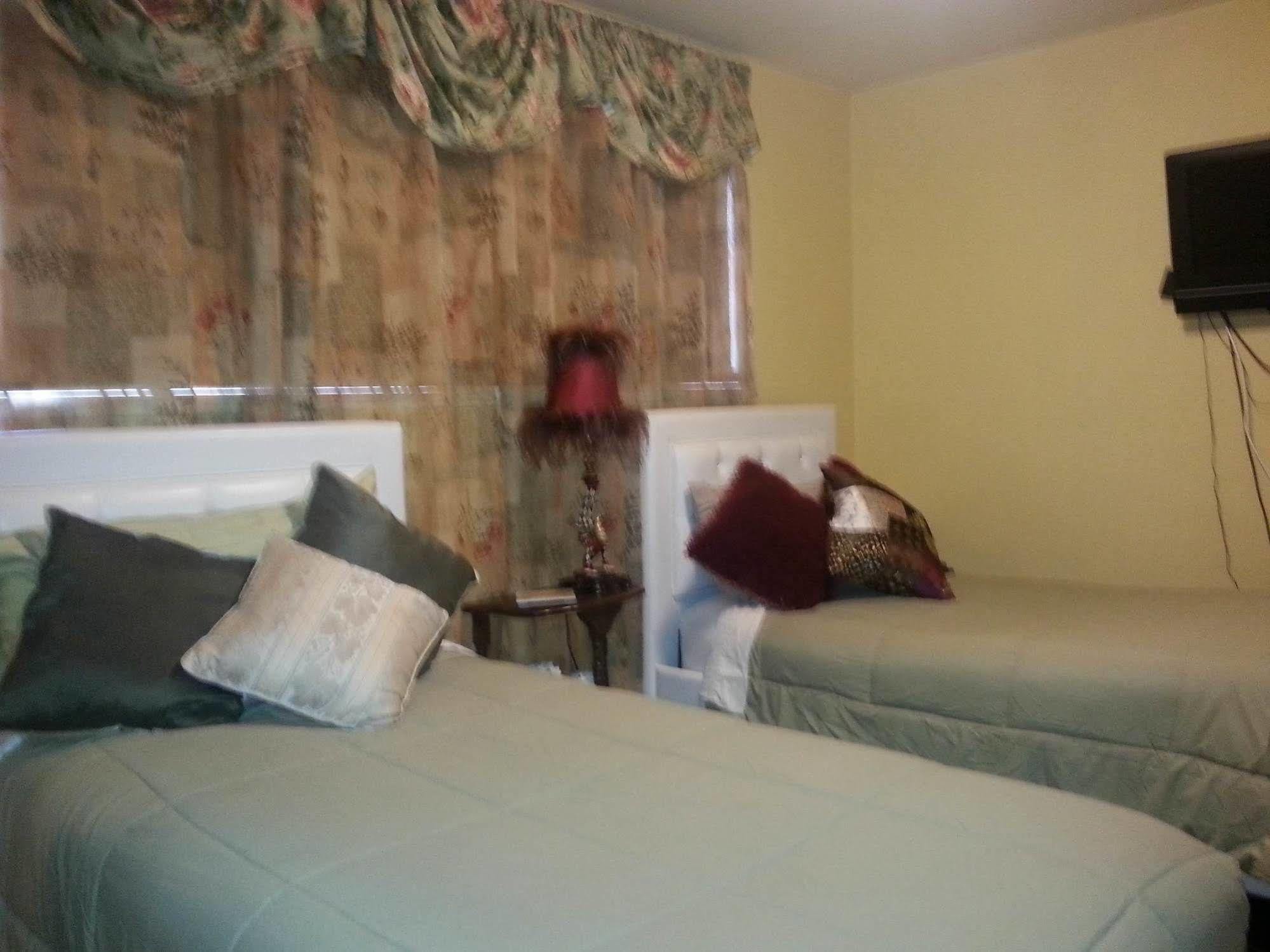 Secret Garden Bed And Breakfast ทาโคมา ภายนอก รูปภาพ